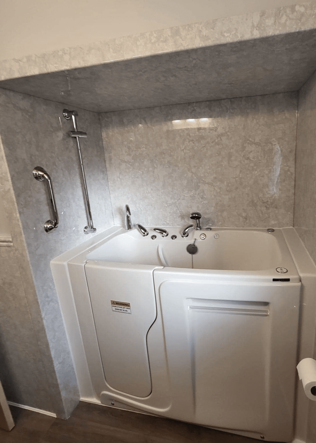 Bathtub Safety for Seniors: Walk-In Tub vs Step-Through Tub